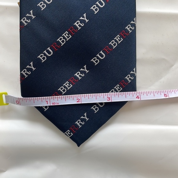 Vintage Burberry silk tie - Picture 2 of 6